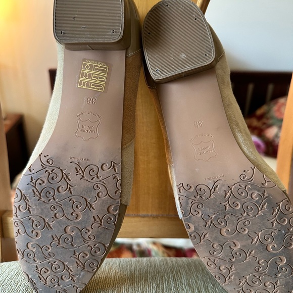 Bob Baker designer size 38 or 8 tan leather flats. - Picture 5 of 9